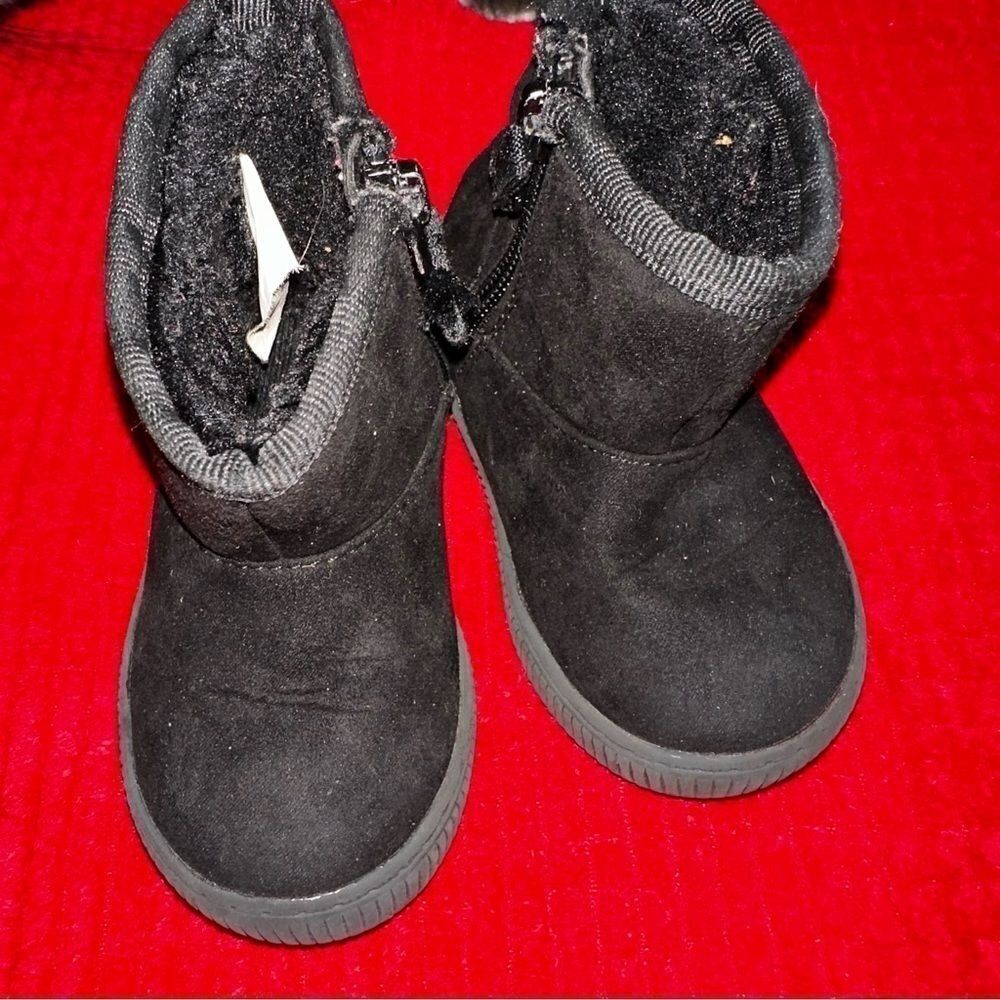 Cat & Jack Black Faux Fur lined Boots, Sz 5 Toddlers